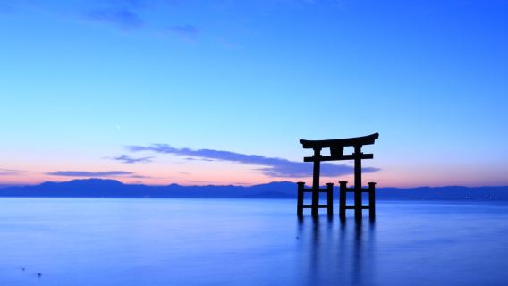 one-day tour of Lake Biwa Observation Deck, Shirahige Shrine, Mangetsu-ji Temple and Omi-Hachiman