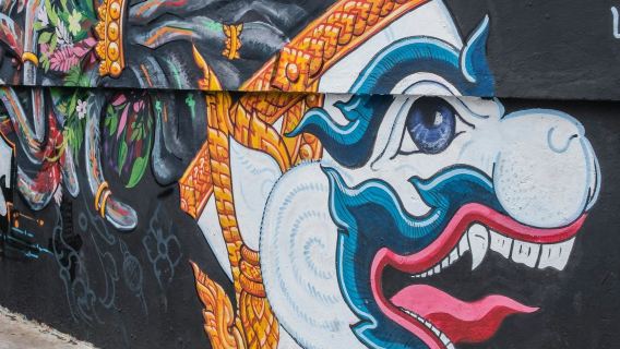 Phnom Penh: Food and Street Art Guided Tour