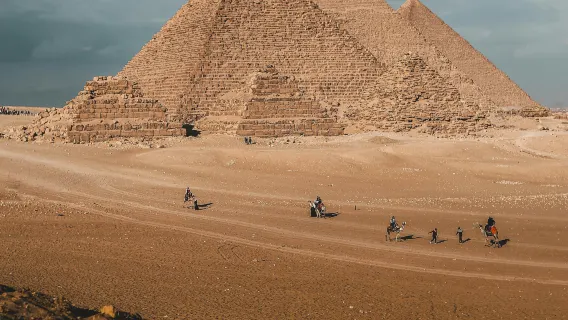 Tour por las Pirámides de Guiza, la Esfinge y el Gran Museo Egipcio en El Cairo