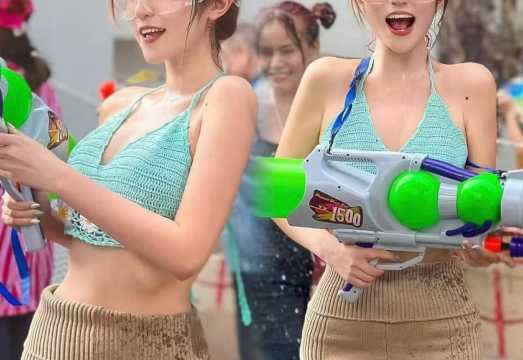 Chiang Mai Water Festival half-day tour [Songkran Festival celebration, water blessing, immersive Northern Thai New Year feast]