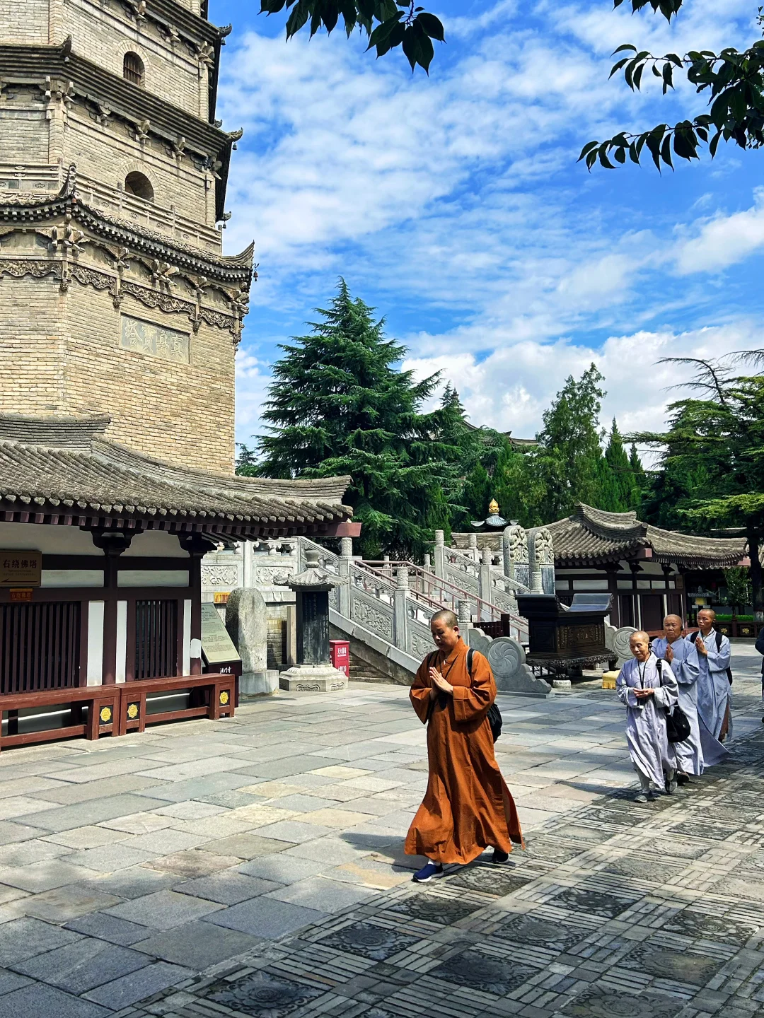 Xian Qianling Mausoleum & Famen Temple Private Day Tour: Meet the Only Empress Wuzetian