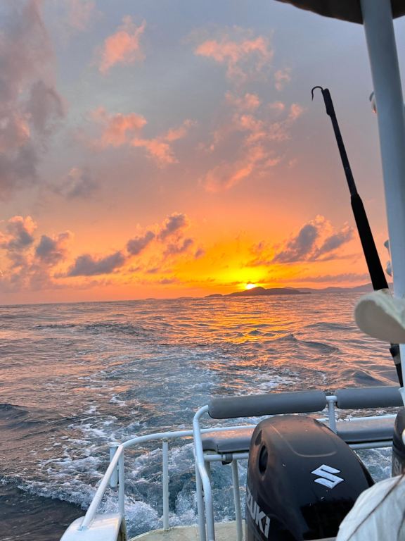 陵水富力灣遊艇會 雙帆石海釣3小時 裝備配齊 專業釣魚艇 魚獲帶走