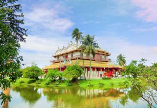 Ayutthaya Historical Park and Bang Pa-In Palace Day Tour