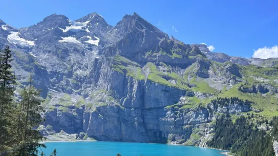 瑞士人文與自然交響：老城・城堡・湖・溫泉的獨特串聯