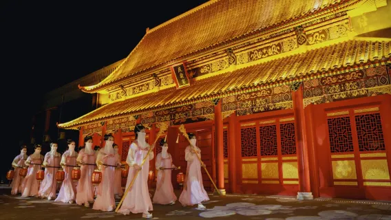 [Banquete Qingyu · Espectáculo de Cena Imperial] Gran Banquete de Chongqing|Espectáculo gastronómico cultural inmersivo de la antigua corte con vistas panorámicas [opción de banquete de mediodía/cena + espectáculo, posibilidad de participar en el mercado]