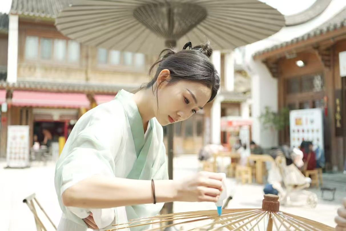 【福州親子非遺體驗· 一傘傾城 · 手作時光】手繪非遺油紙傘或製作非遺油紙傘