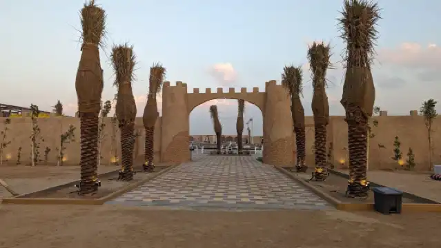 杜拜白金尊貴營地沙漠之旅連晚餐，包括酒店接送及其他活動