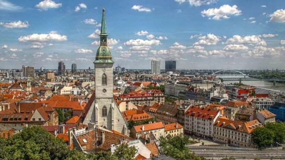 From Vienna: Bratislava and Budapest Day Tour