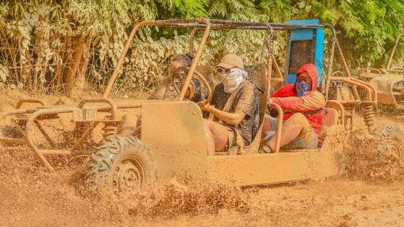 ปุนตาคานา: การผจญภัยด้วยรถบักกี้ท่ามกลางภูมิประเทศที่ไม่เหมือนใคร