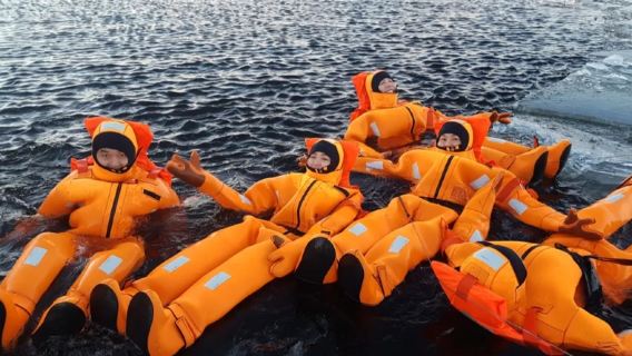 Finland: Galleggiamento sul ghiaccio artico & tour dell'aurora boreale | Partenza da Rovaniemi | tour di gruppo