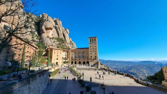 Barcelona: Visita guiada al Monasterio de Montserrat y al Parque Natural