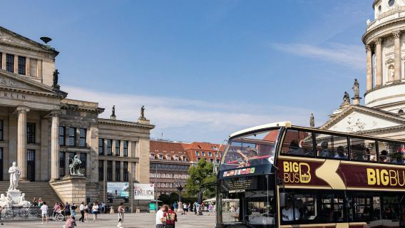 Berlin: Abendliche Stadtrundfahrt im offenen Doppeldeckerbus mit Live-Reiseleitung