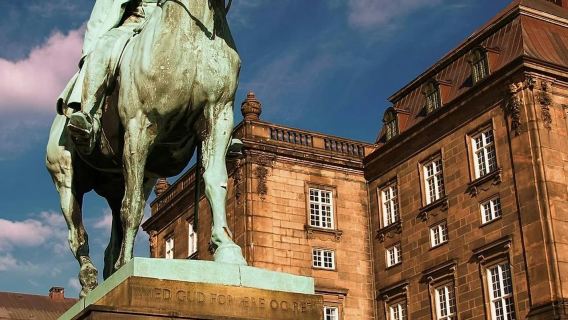 Kopenhagen: Perburuan Misteri Mandiri Pembunuhan di Istana Christiansborg