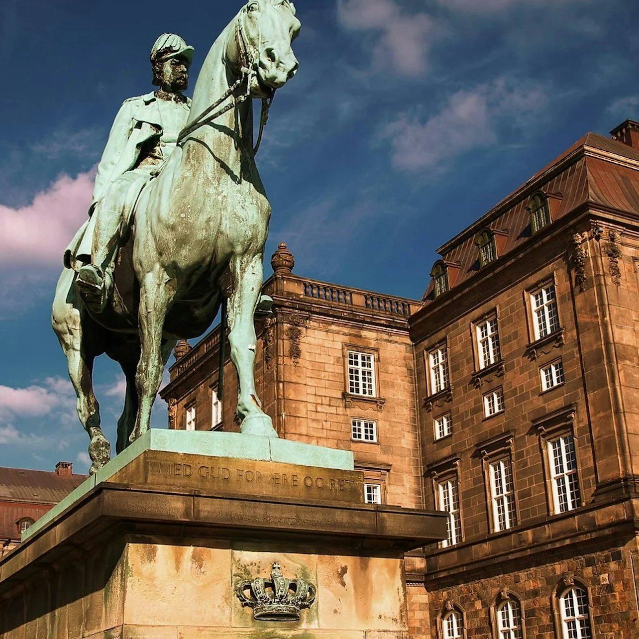 Copenhagen: The Murder at Christiansborg Palace Self-Guided Mystery Hunt