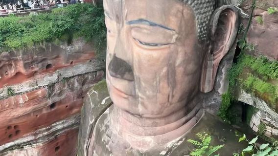 Leshan Giant Buddha + Huanglongxi Town Private Charter Day Tour