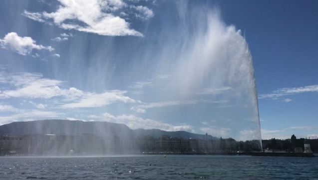 Sightseeing Cruise on Lake Geneva with Wine and Aperitif