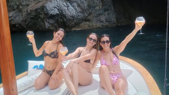 Private boat tour in Capri Town