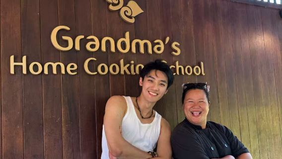 [Popular] Grandma's Home Cooking School Chiang Mai | Thai Cooking Class | English Instruction | Hotel Transfers