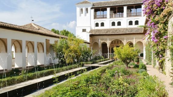 Granada: Alhambra and Generalife Gardens Guided Tour