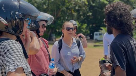 Galle: Private Full-Day Scooter Tour with Lunch and Guide