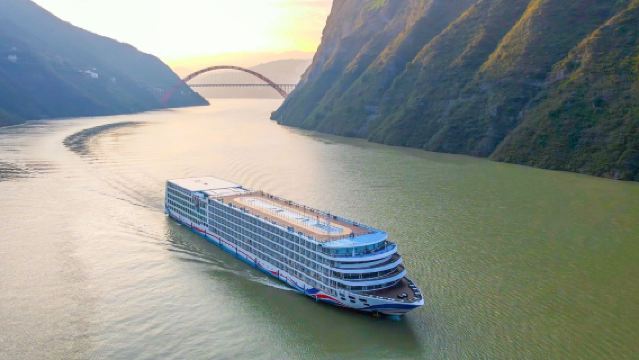 Yangtze River Three Gorges/Three Gorges Cruise/Huaxia Cruise/Huaxia No. 3 Cruise/Makes Family Travel More Worry-Free