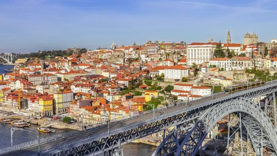 Porto: autobus hop-on hop-off da 48 ore + crociera sul fiume + cantina vinicola