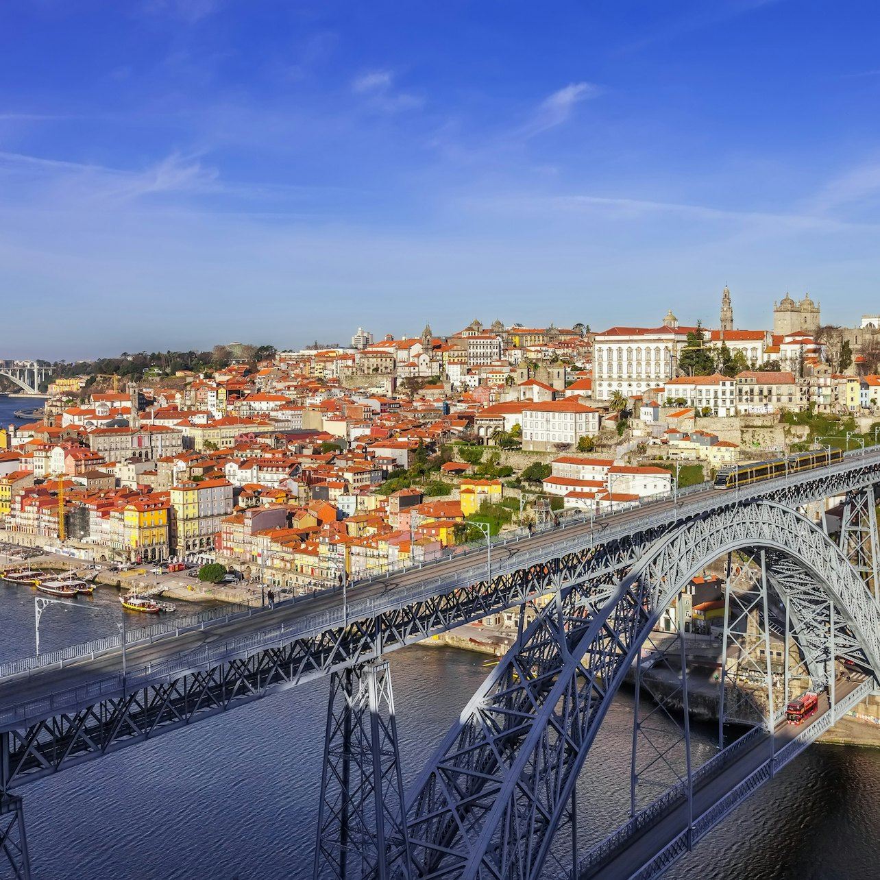 Porto: autobus hop-on hop-off da 48 ore + crociera sul fiume + cantina vinicola