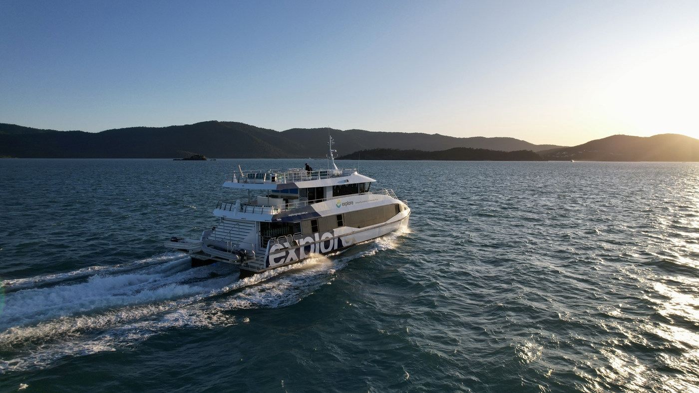 Pelayaran Makan Malam 2 Jam di Kepulauan Whitsunday Explore Cruise (Bertolak dari Pulau Hamilton)