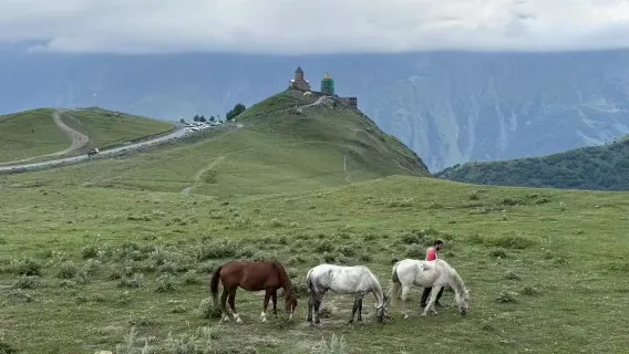 提比里斯-卡茲別克健行【含英文領隊等/用餐/四驅車轉乘】