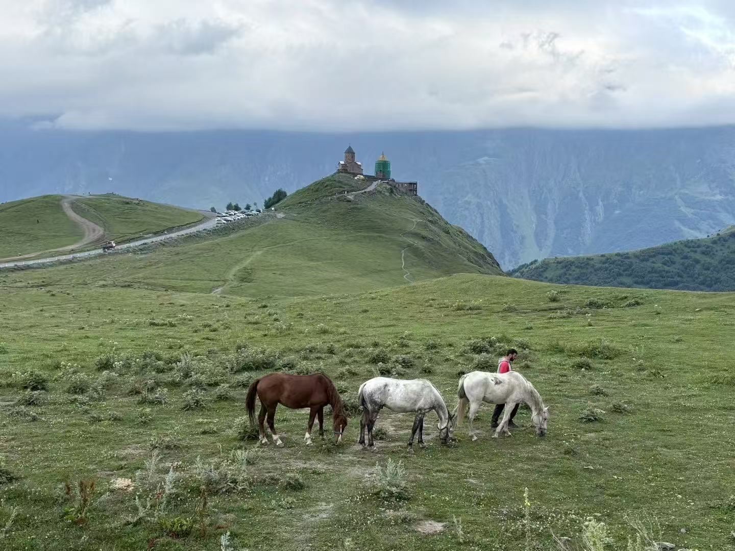 Tbilisi-Kazbegi Hiking Tour [Includes English-Speaking Guide/Meals/4WD Transfer]