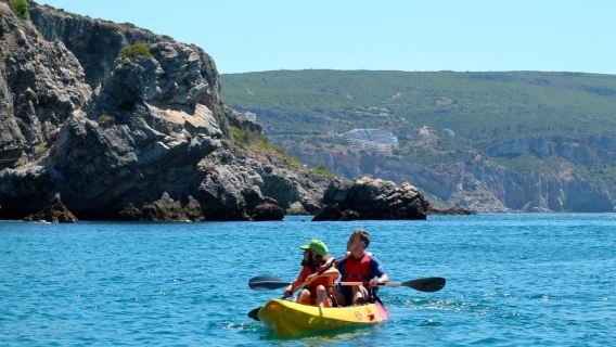 Lisbon: Arrabida Park Kayak Tour with Beach Picnic