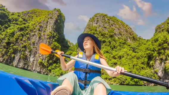 ヴァンヴィエンワンデーツアー【ジップライン+ナムソン川カヤック及びカヌー+水中洞窟+タンジャン洞窟+ランチ付き】