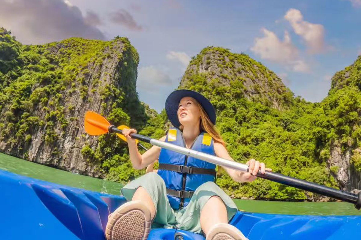 Vang Vieng 1-day tour [Including zipline + Nam Song River kayaking + underwater cave + Tham Jang Cave + lunch]