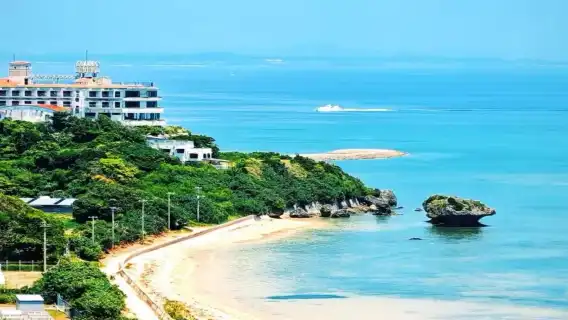 日本沖繩北部萬座毛海洋博公園美國村中文拼團一日遊