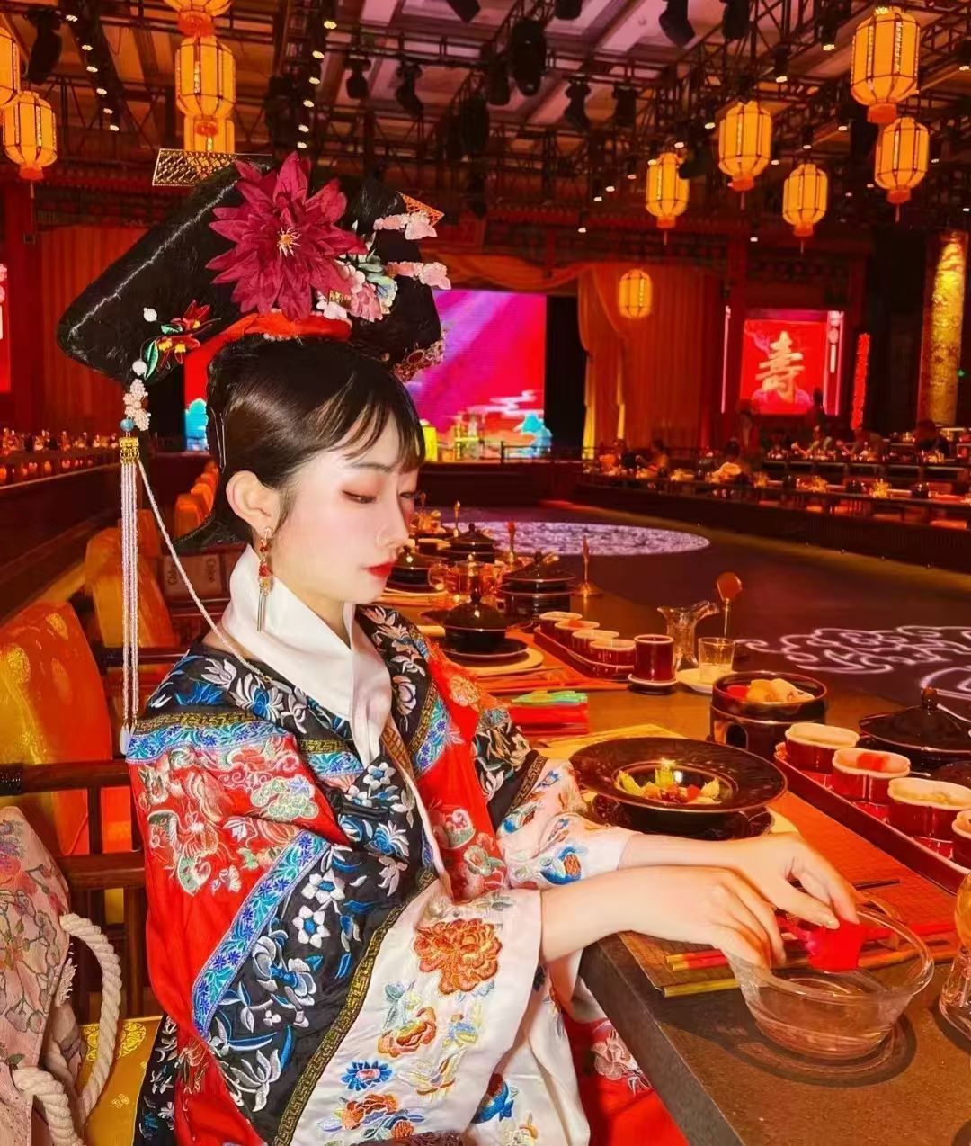 Banchetto Imperiale di Yuxiandu ~ Un'esperienza culinaria regale cinese con spettacolo dal vivo - Opzionale abbigliamento e trucco tradizionale Han