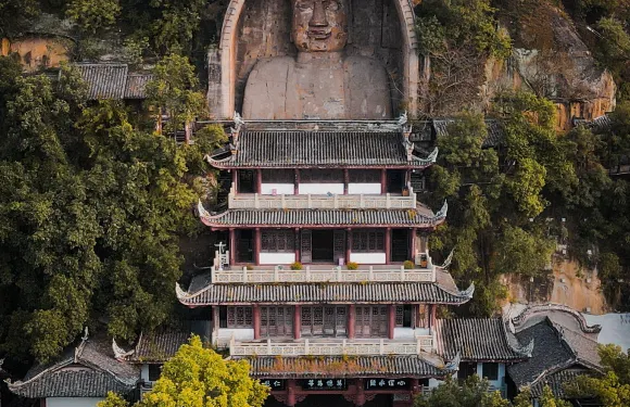 四川自貢榮縣大佛+鹽業歷史博物館+燊海井包車一日遊中英文服務