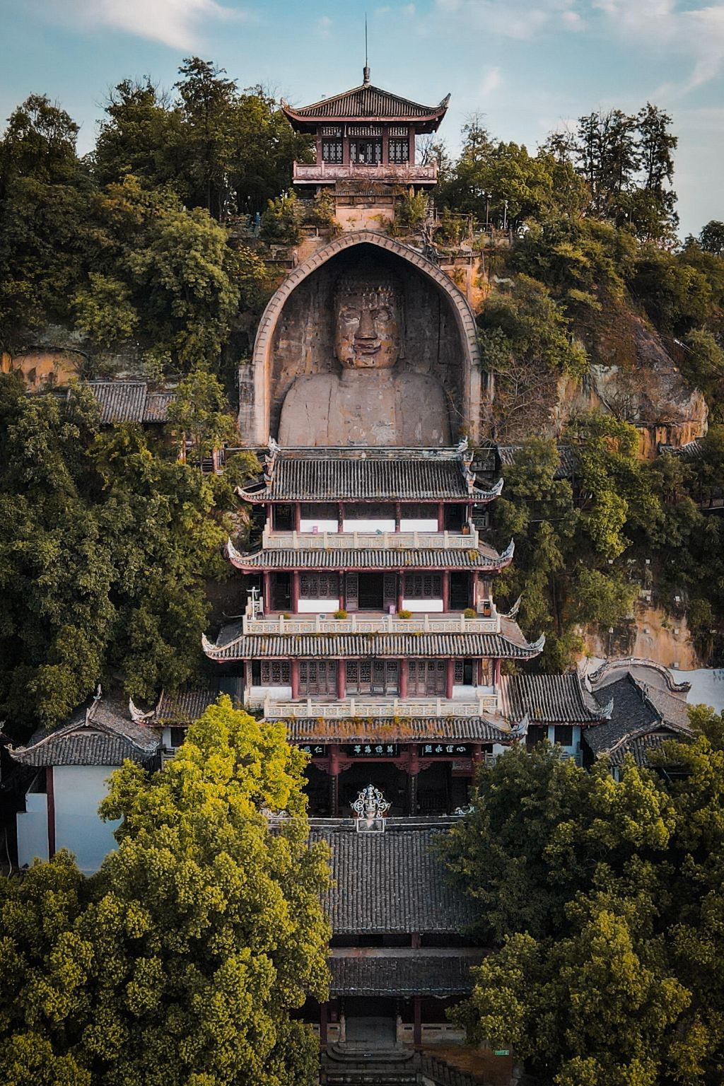 Tagesausflug mit Privattransfer zum Großen Buddha von Rongxian, dem Salzindustriemuseum und der Shenhaijing-Bohrung in Zigong, Sichuan, mit englischsprachigem Service
