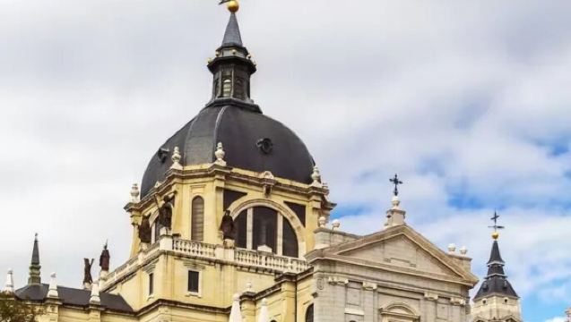 Madrid Day Tour/Explore Royal and Landmark Itinerary - Flexible Schedule - Customizable