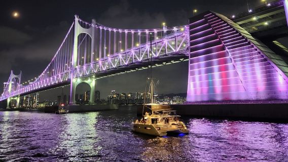 El mejor tour en yate por Busan: Haeundae y Gwangalli (GoGo Yacht)