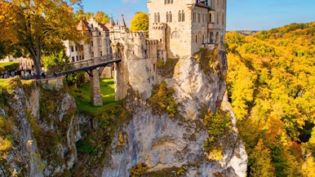 德國斯圖加特* 羅伊特* 利希滕懸崖城堡童話一日遊