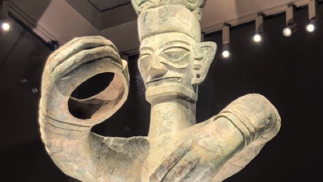 1-day tour to Panda Base and Sanxingdui