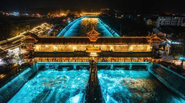 青城山+都江堰一日遊送3D演出（可選奔馳8人團藍眼淚）含門票