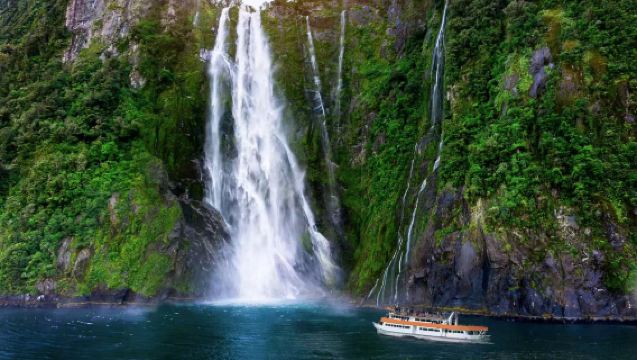 皇后鎮出發：米爾福峽灣遊船中文包車一日遊【11小時遊玩】