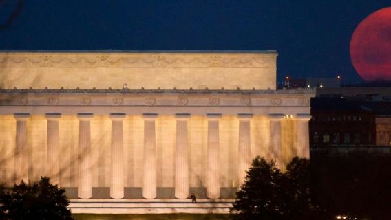 Washington, D.C. Memorials Night Walking Tour