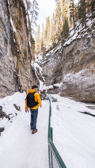 [Autumn/Winter Exclusive] Banff Canyon Adventure Day Trip | Winter Snow and Ice Wonders + Crampon Walking Adventure