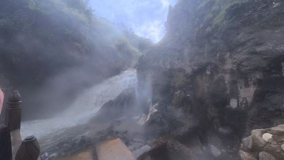 Yangtze-Delta-Stern Luxuszug für exklusive Touren: Tiefgreifende Erkundung von Ürümqi in Xinjiang, dem Sayram-See, den Euphrat-Pappelwäldern und Aksu – ein mobiler Palast der östlichen Ästhetik