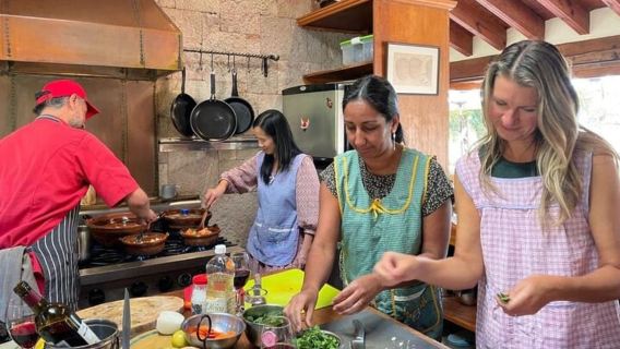 San Miguel de Allende: Mexican Cooking Class | Mole & Salsas
