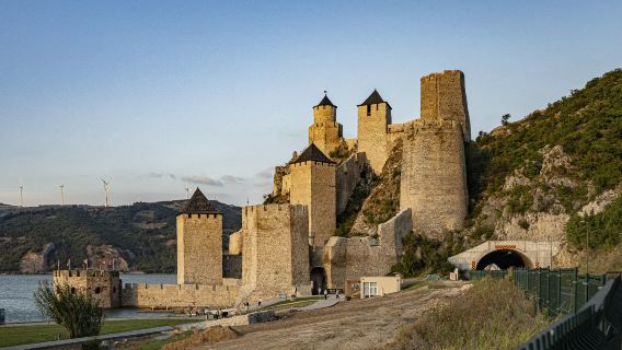 セルビア ゴルバツ要塞ワンデーツアー【セルビア東部ドナウ川の旅】