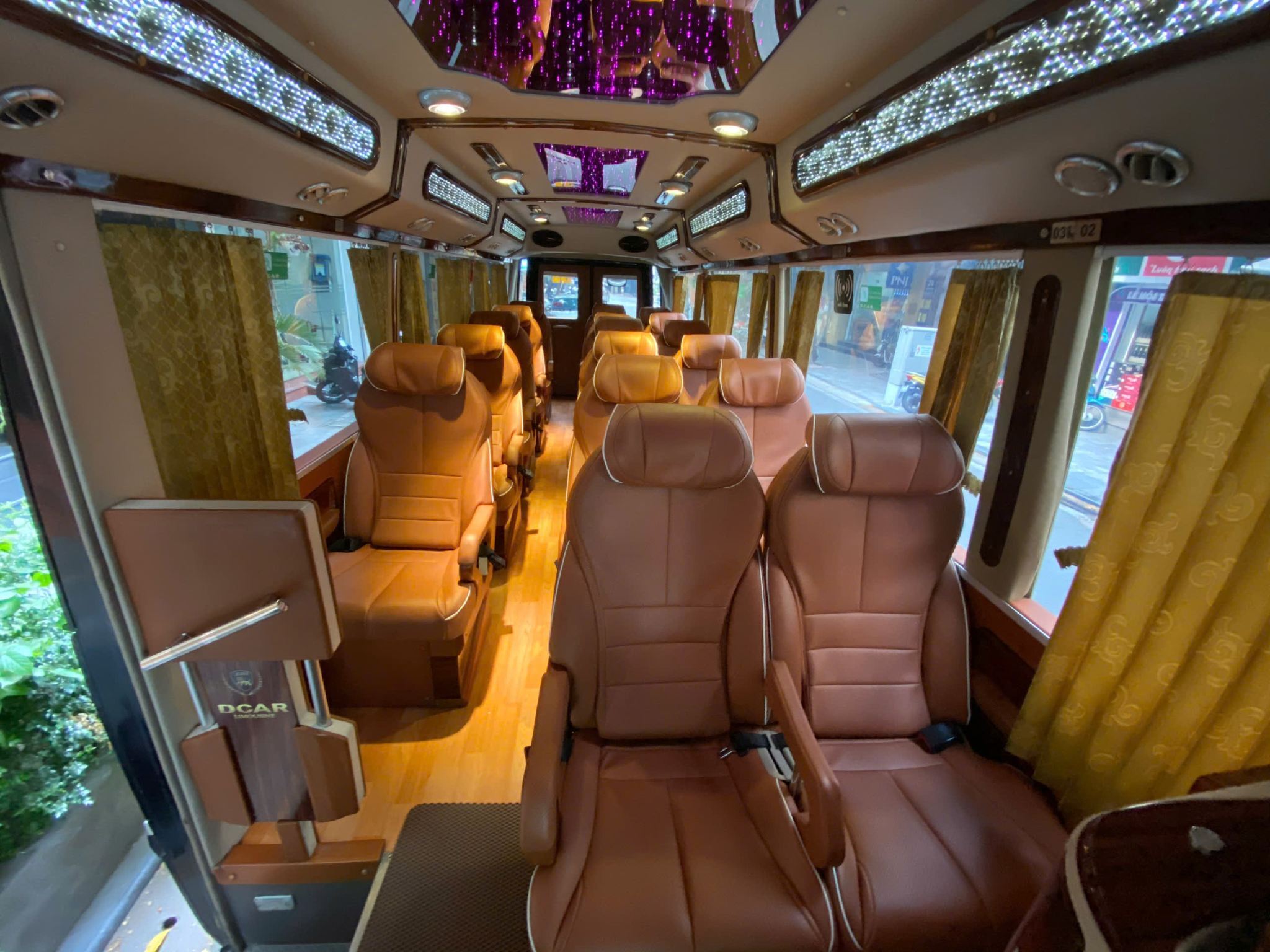 Cat Ba Go Easy Limousine luxury bus round-trip between Hanoi and Halong Bay
