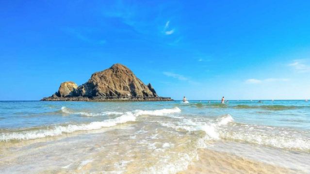 From Dubai Private Tour: Edge of Emirates: East Coast Tour